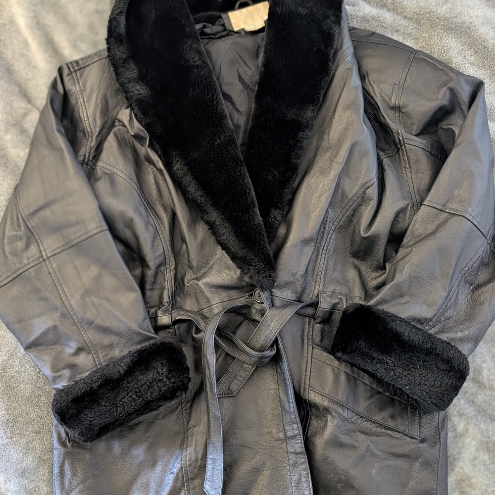 Elegant Black Leather Jacket with Faux Fur Trim